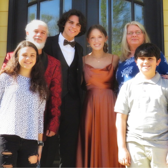 Meet your Posher, Kristie - Picture 3 of 16